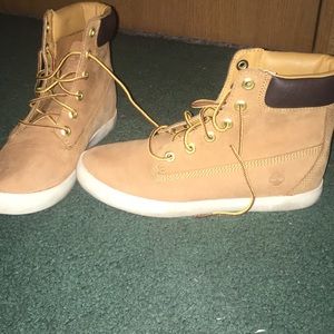Slightly used timberland boots